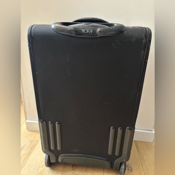 Tumi - 2 Wheel Expandable 22 inch - Picture 5 of 12